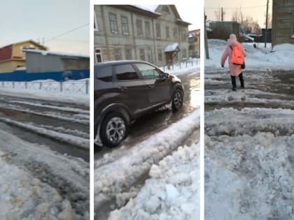Путь до школы — через огромные лужи: жители Архангельска ждали ремонта дороги, но стало только хуже