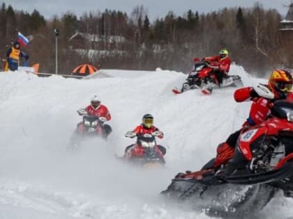 Более ста гонщиков России стали участниками снегоходного фестиваля «Сноу Поморье»