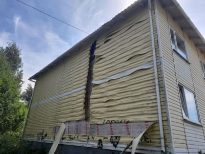 В Котласе отстояли от огня жилой дом