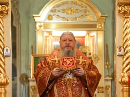 Митрополит Корнилий в неделю жен-мироносиц совершил Литургию в Архангельске
