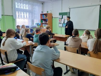 Терпение и уважение. Плесецкий священник поговорил «о важном» с пятиклассниками