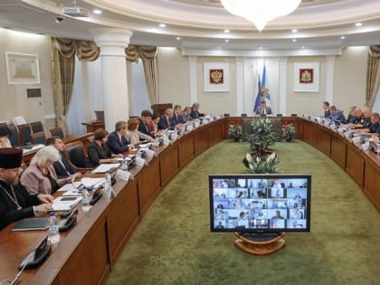 Александр Цыбульский поручил продолжить работу по совершенствованию систем безопасности образовательных учреждений региона