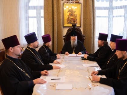 Митрополит Корнилий возглавил совещание с духовенством в епархиальном управлении