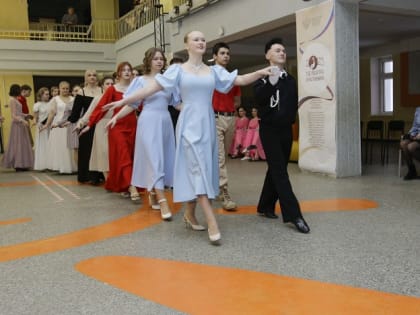 Полонез, господа! В Северодвинске дан юнармейский бал