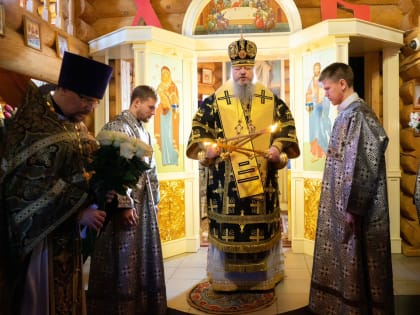 Митрополит Корнилий 8 марта совершил Литургию в архангельском храме блаженной Матроны Московской