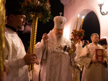 В праздник Светлого Христова Воскресения митрополит Корнилий возглавил торжественное богослужение в Михаило-Архангельском соборе