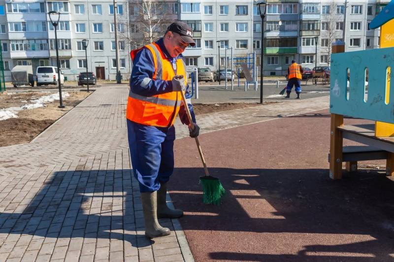 Работа дворником в курске. Благоустройство территории. Благоустройство дорог. Дворник. Облагораживание территории.