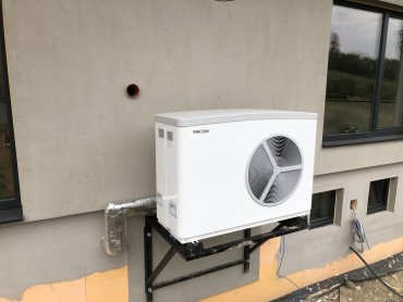 Realizácia firmy SolarMan, s.r.o. – Kúrenie, krby, tepelné čerpadlá – Zákamenné