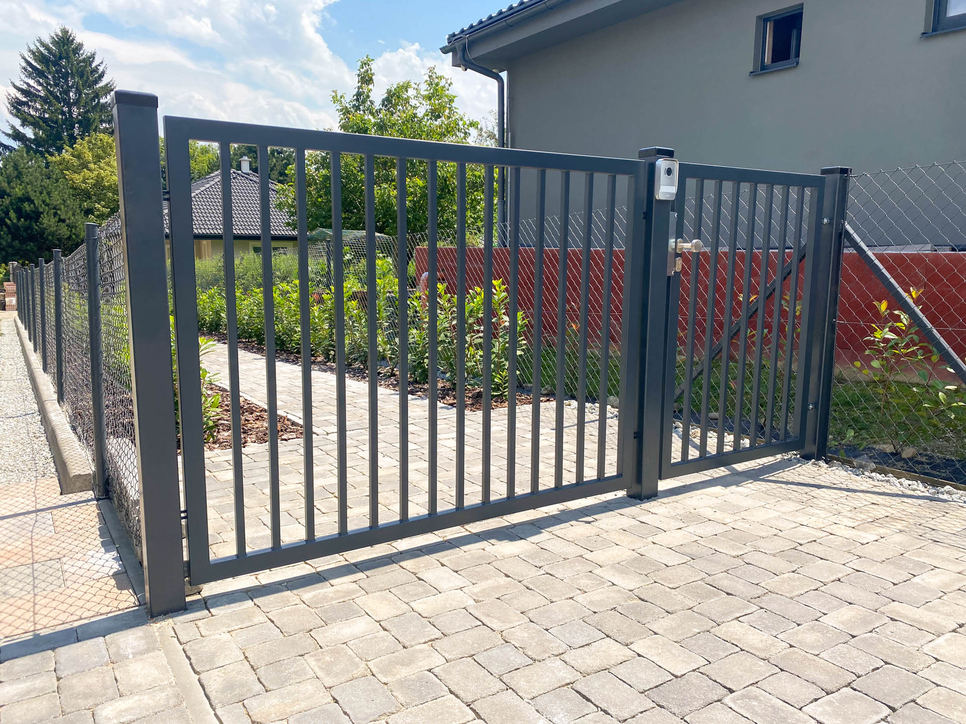Realizácia firmy RVK steel - ploty, brány, zábradlia – Ploty a brány – Bytča