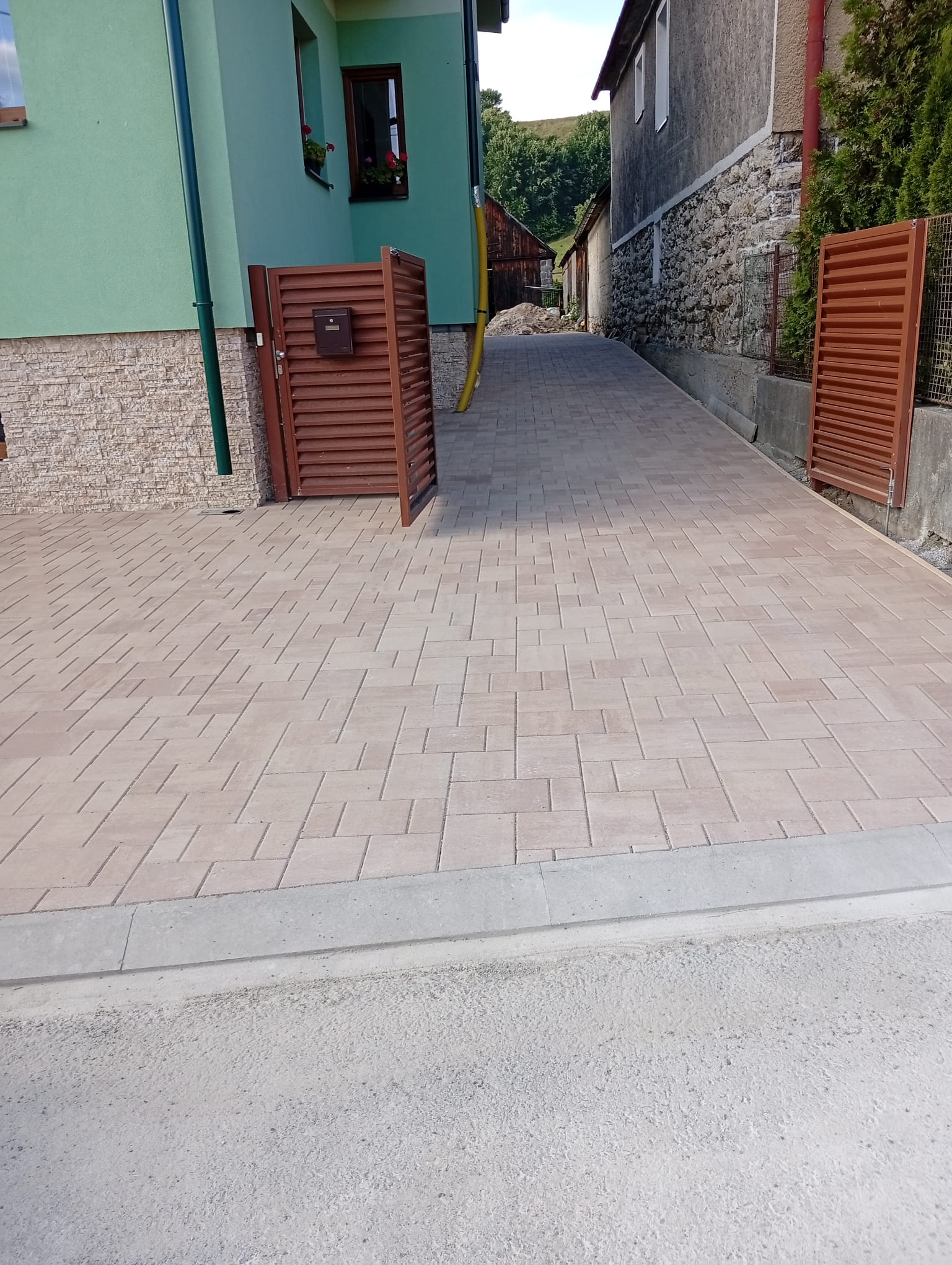 Realizácia firmy STAVARO - Zámkové dlažby • Ploty – Ploty a brány – Liptovský Mikuláš