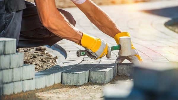 Realizácia firmy STAVARO - Zámkové dlažby • Ploty – Výkopové práce / bagrista – Liptovský Mikuláš
