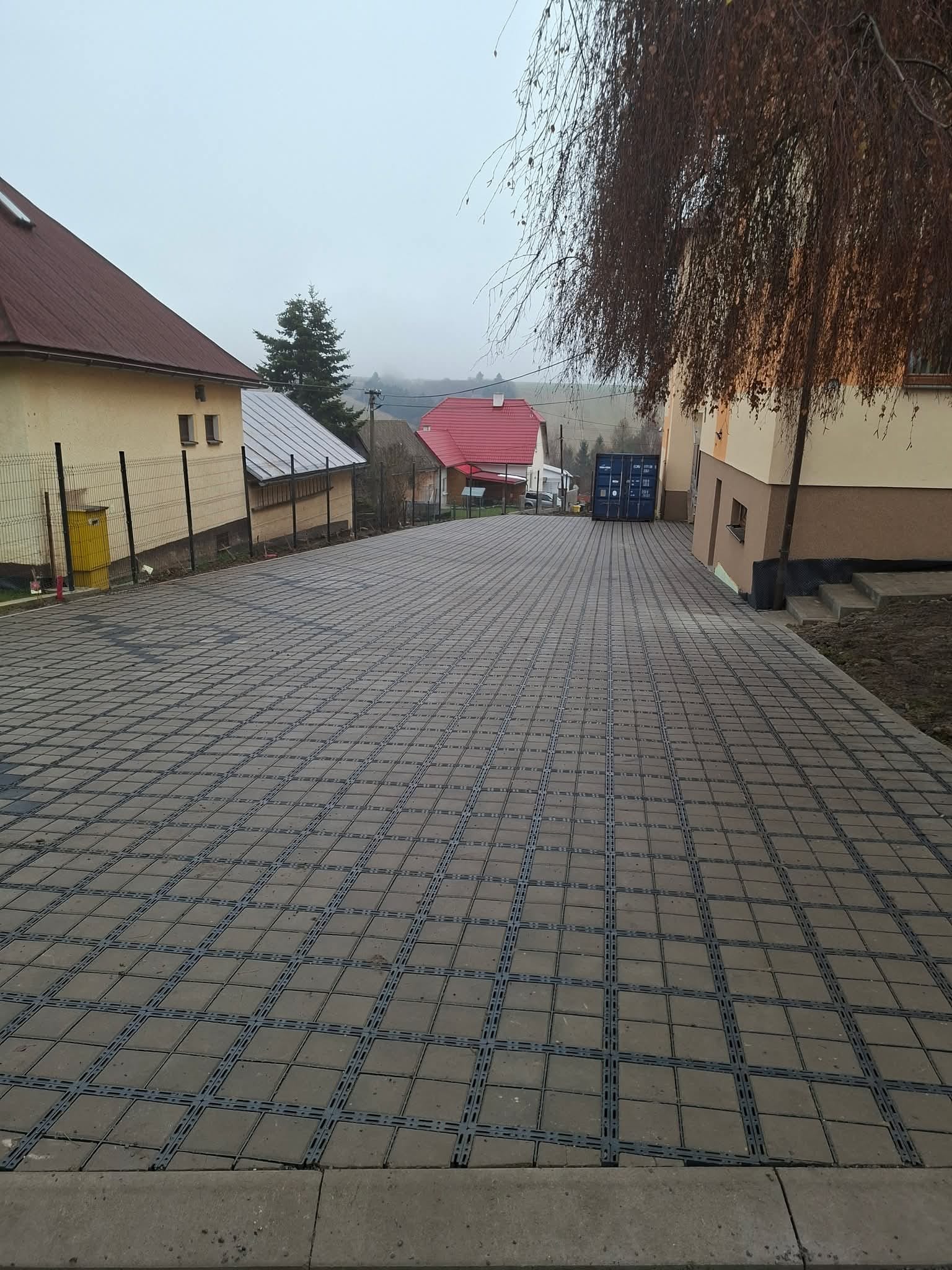 Realizácia firmy STAVARO - Zámkové dlažby • Ploty – Výkopové práce / bagrista – Liptovský Mikuláš