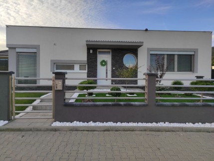 Realizácia firmy Stavebné práce Nitra s.r.o. – Fasády a zateplenie domov – Nitra