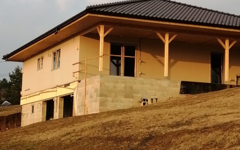 Realizácia firmy DrevoDom – Zvolen, s.r.o. – Montované domy – Fasády a zateplenie domov – Detva