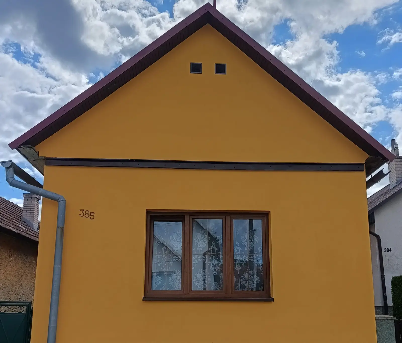 Realizácia firmy Stavebné práce - Chlebákovci s.r.o. – Fasády a zateplenie domov – Hniezdne