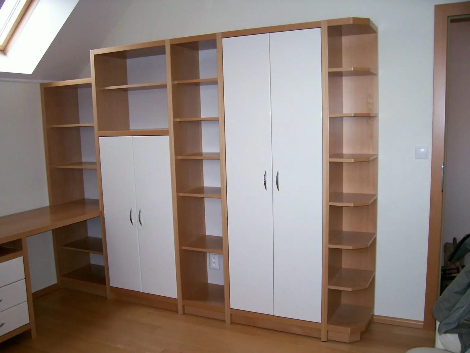 Realizácia firmy Holz - Möbel SR, s.r.o. – Nábytok na mieru a montáž nábytku – Krajné