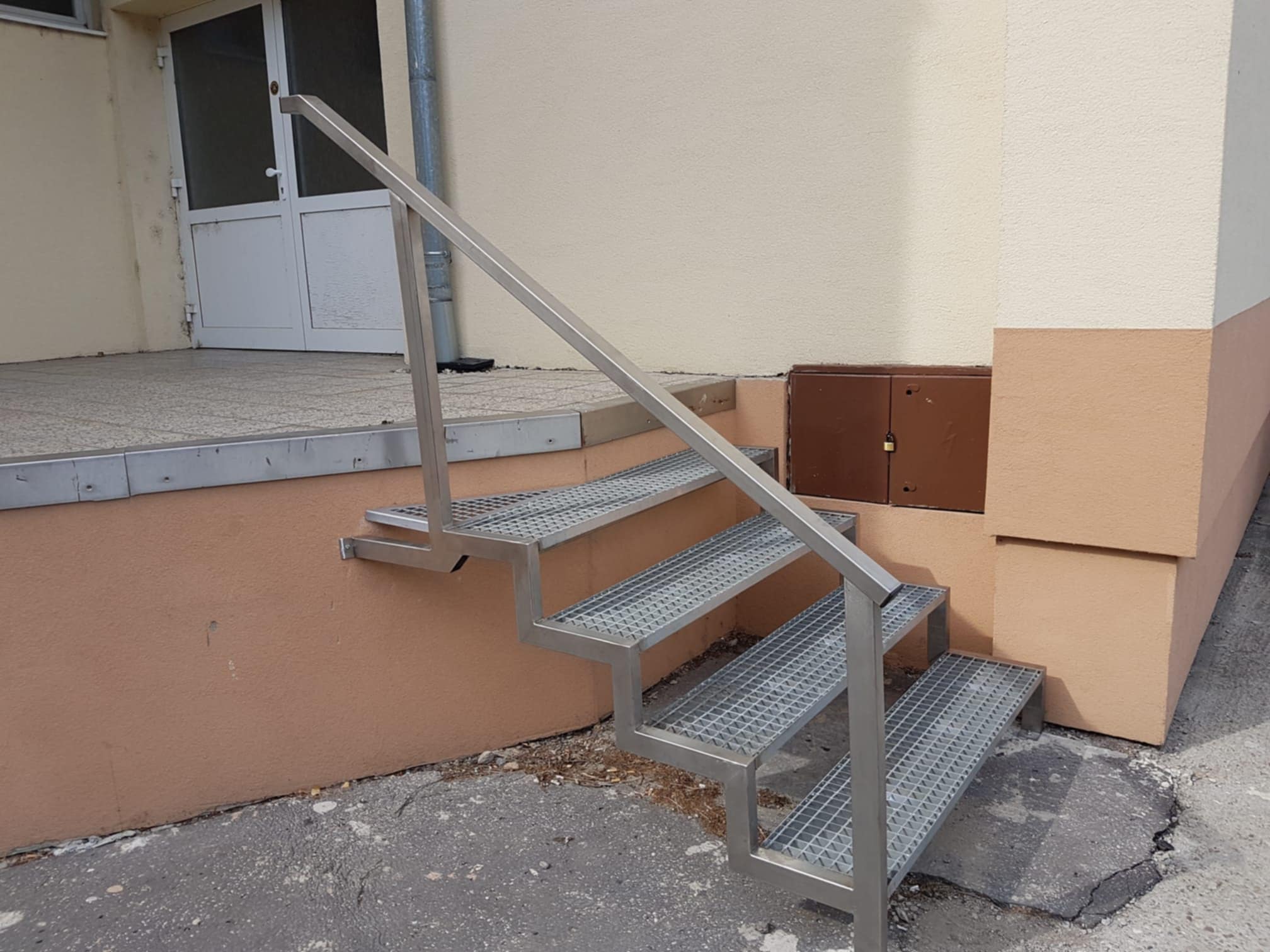 Realizácia firmy Výroba zábradlie, brány, ploty - antikor, hliník, železo – Ploty a brány – Trenčín
