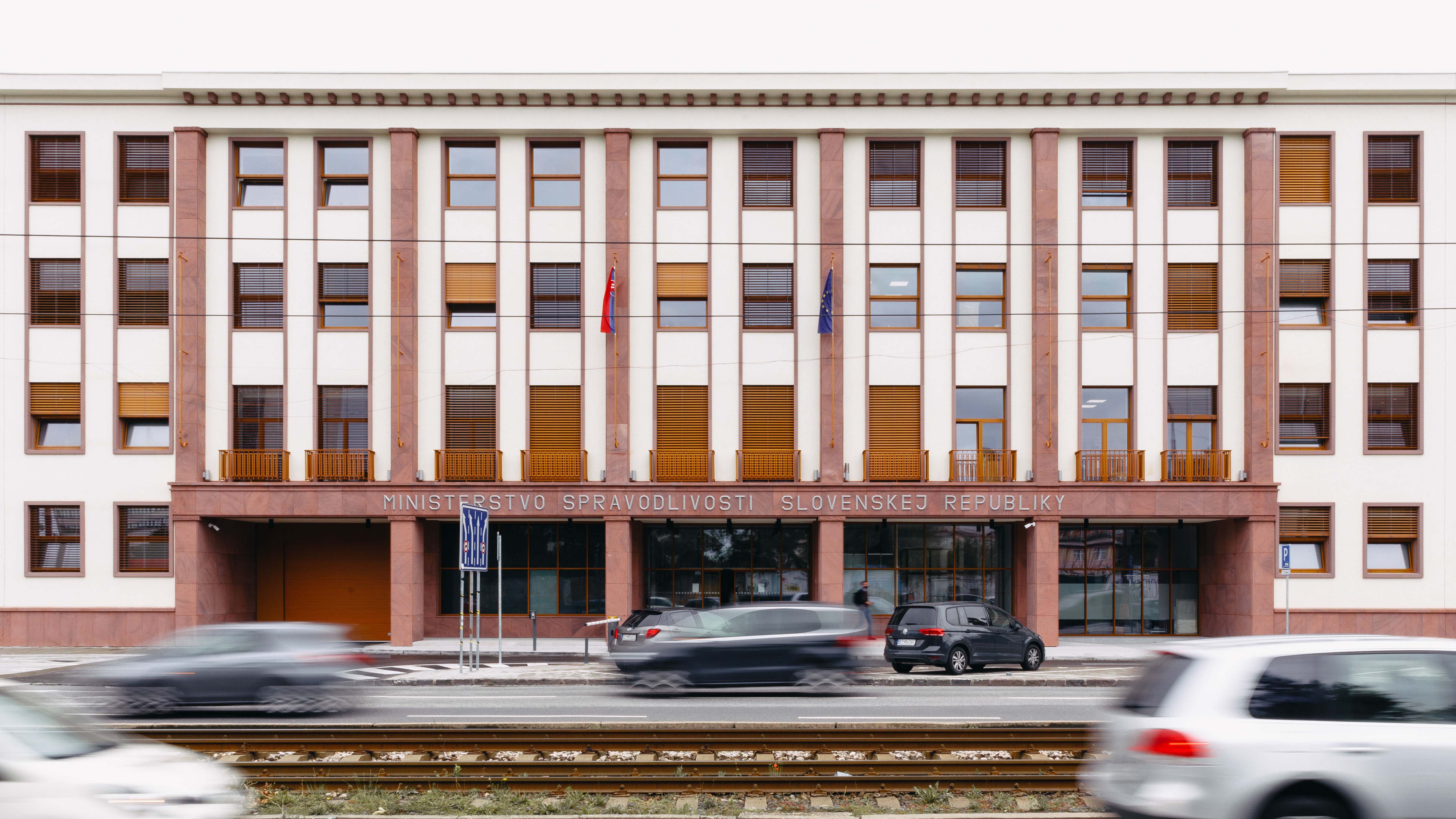 Realizácia firmy Marble & Granite s.r.o. - kamenárske práce – Oddychové zóny a terasy – Zlaté Moravce