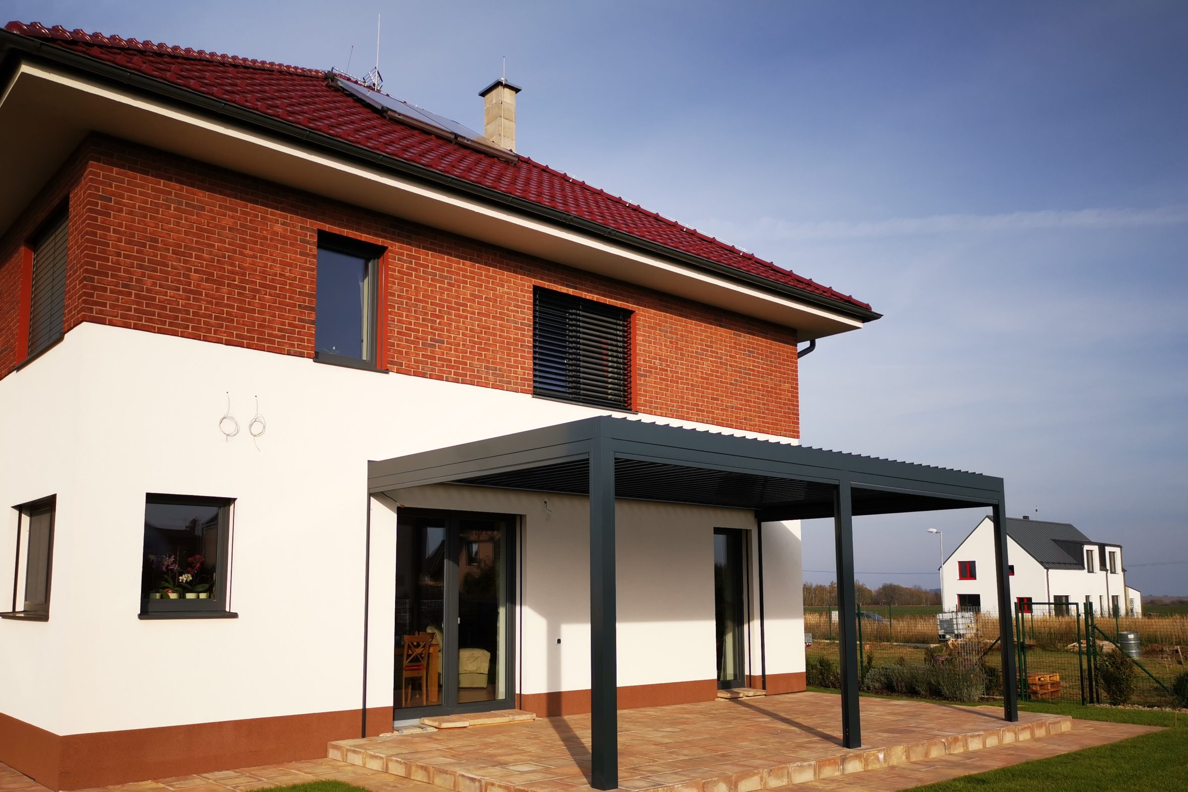 Realizácia firmy ASOL s.r.o. - Brány HORMANN, Žalúzie, Pergoly, Markízy, Závory a Stĺpy – Oddychové zóny a terasy – Nitra