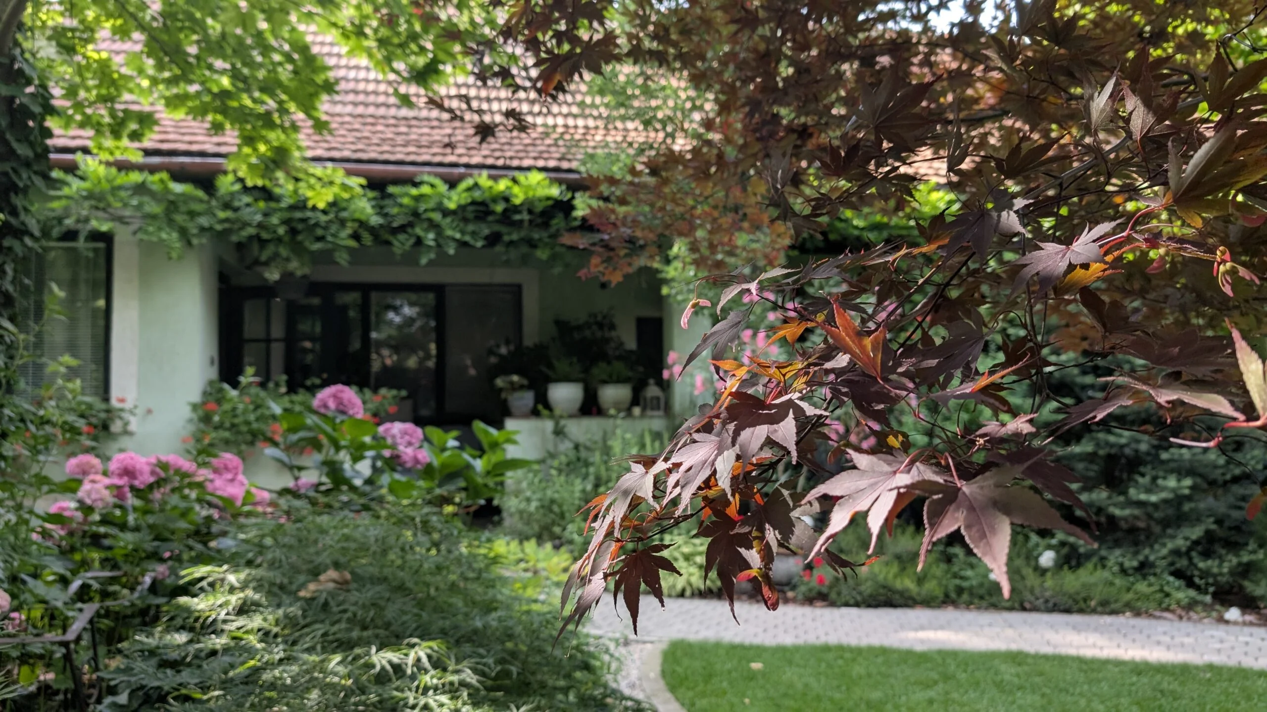 Realizácia firmy CASTRUM GARDEN - Ing. Attila Szabó – Záhradný a krajinný dizajn – Nové Zámky