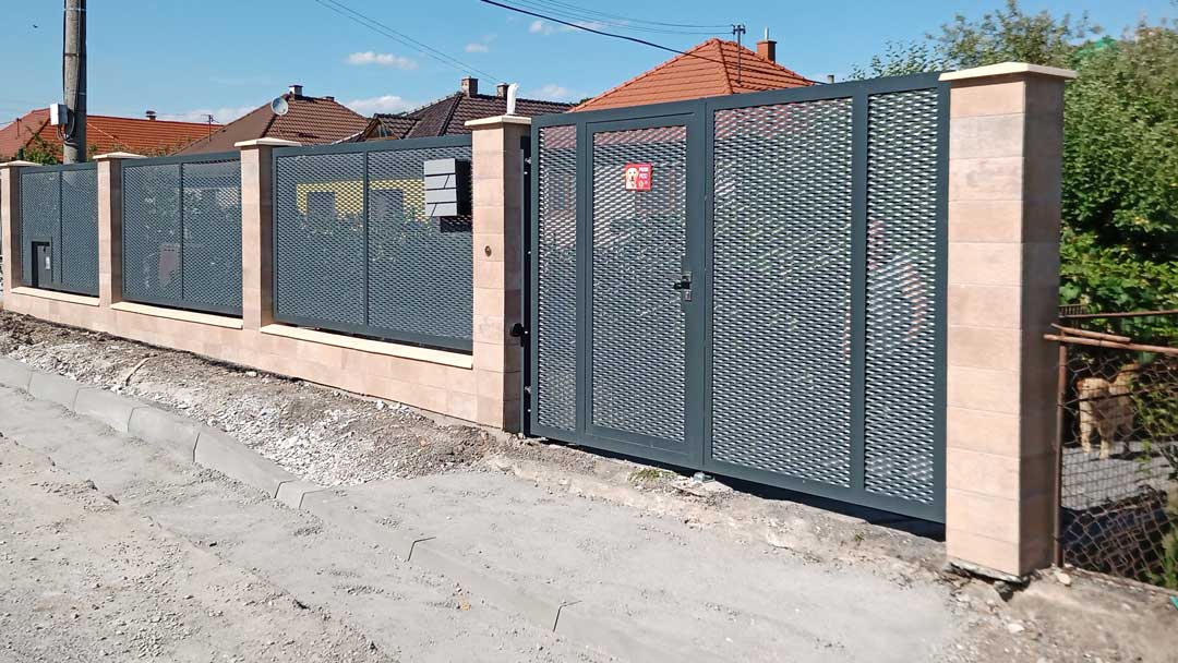 Realizácia firmy Kovovýroba a zámočníctvo Zamkov s.r.o. – Ploty a brány – Poltár