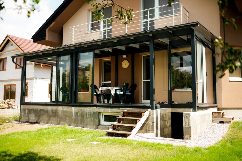 Realizácia firmy MONTTER - Výrobca zimných záhrad s montážou po celom Slovensku – Oddychové zóny a terasy – Humenné