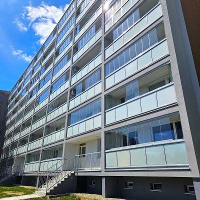 Realizácia firmy MONT-SKA: Zasklievanie balkónov – Oddychové zóny a terasy – Košice