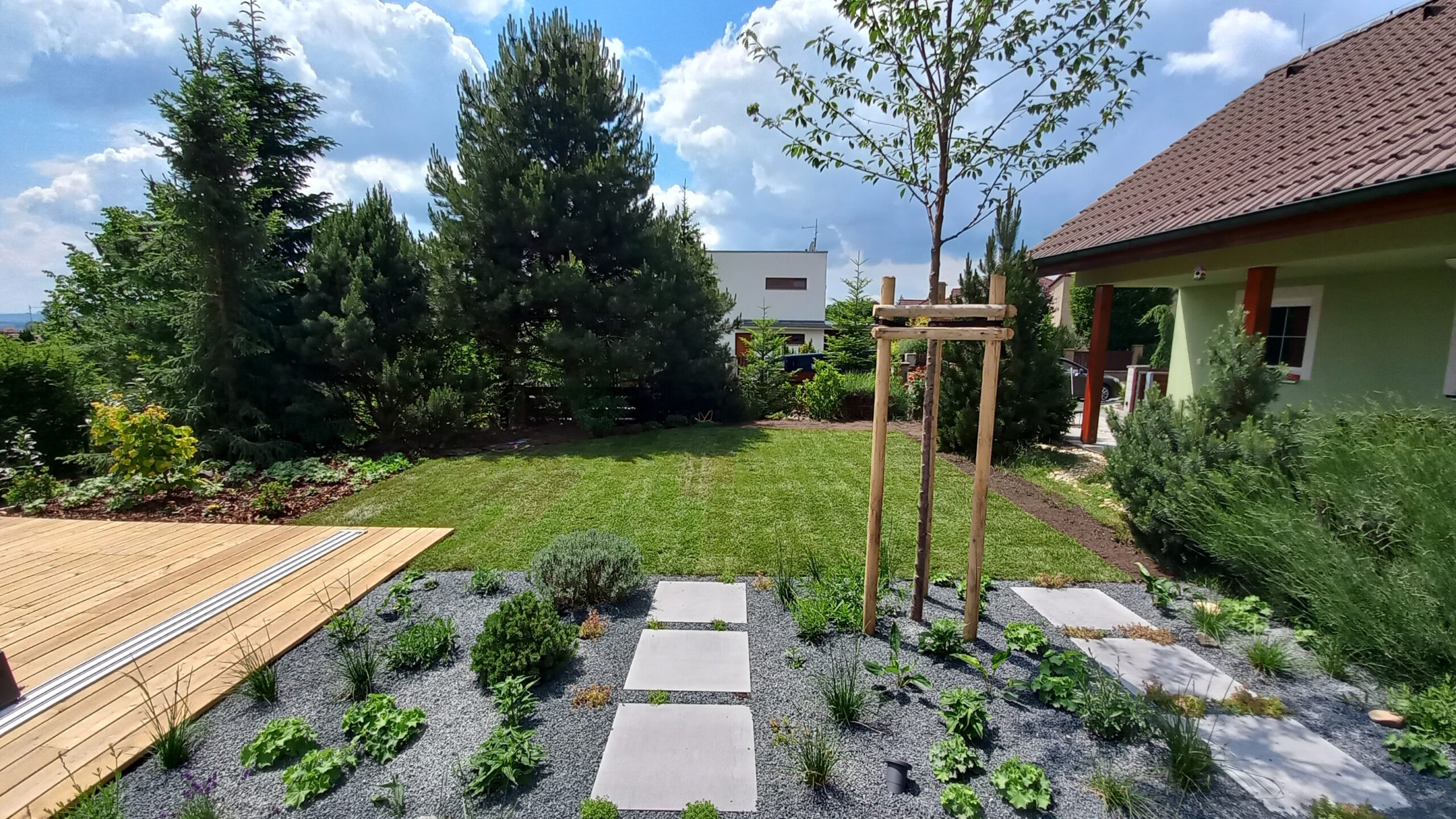 Realizace firmy MHzahrady – Zahradní a krajinný design – Stupno