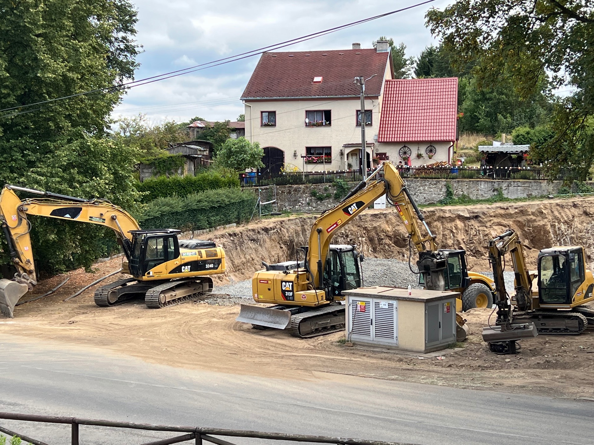 Realizace firmy MADRE-CAT s.r.o. – Výkopové práce / bagrista – Chodov u Karlových Var