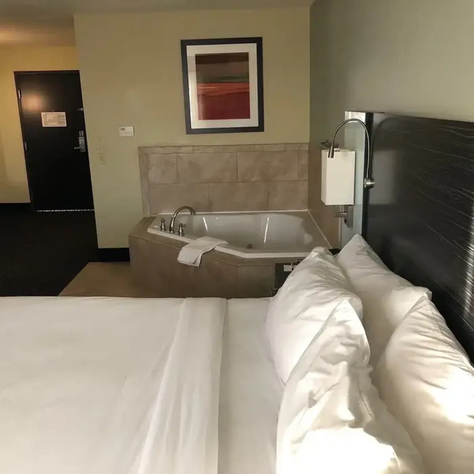 Holiday Inn Express & Suites Marion By IHG