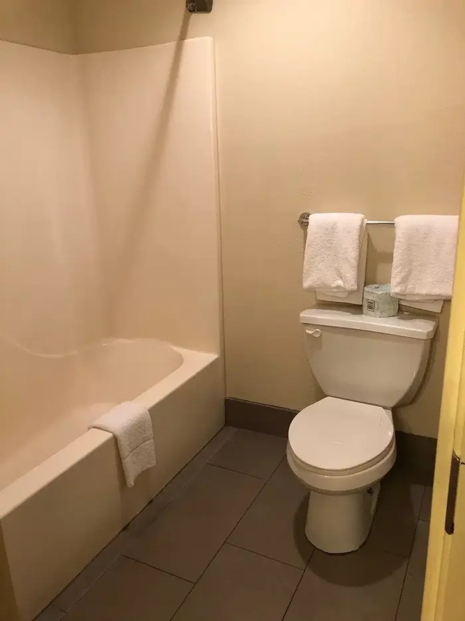 Country Inn & Suites Cedar Rapids Airport