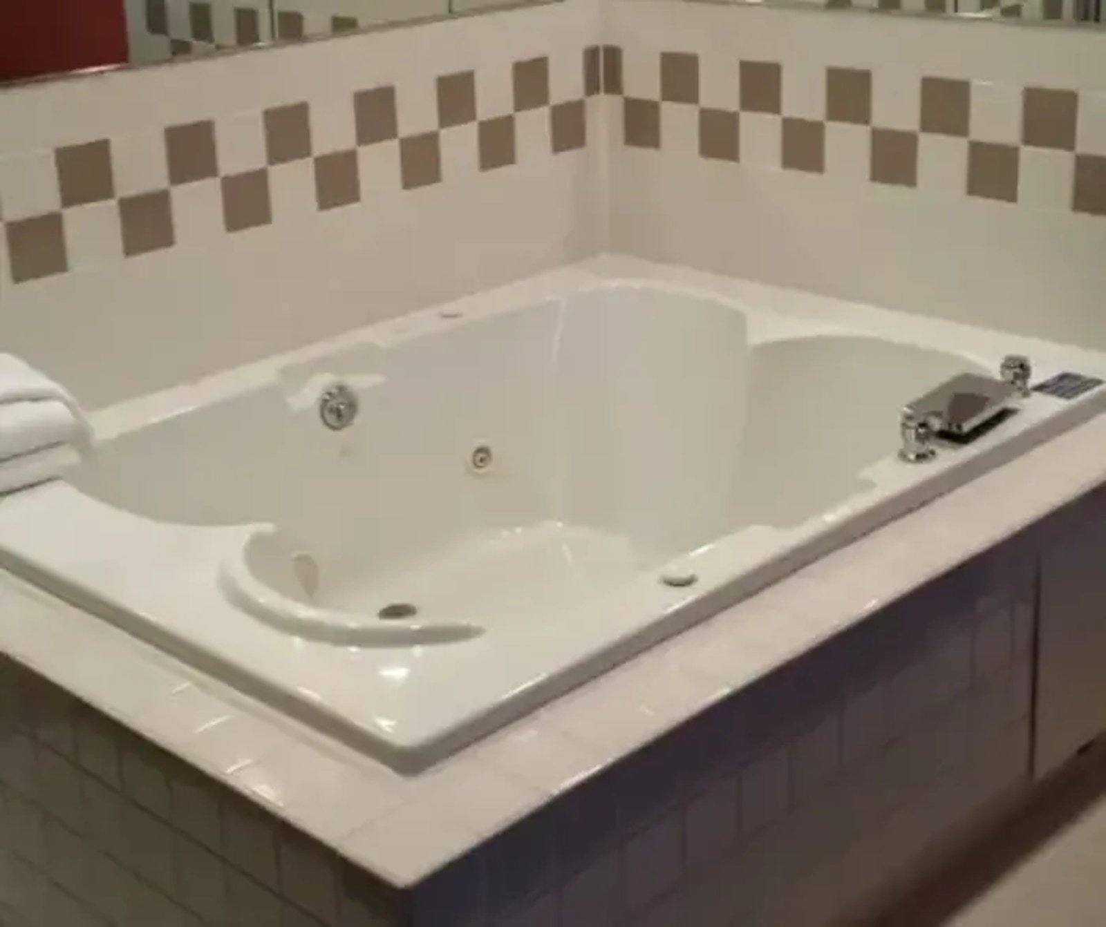 Holiday Inn Express Garden City East