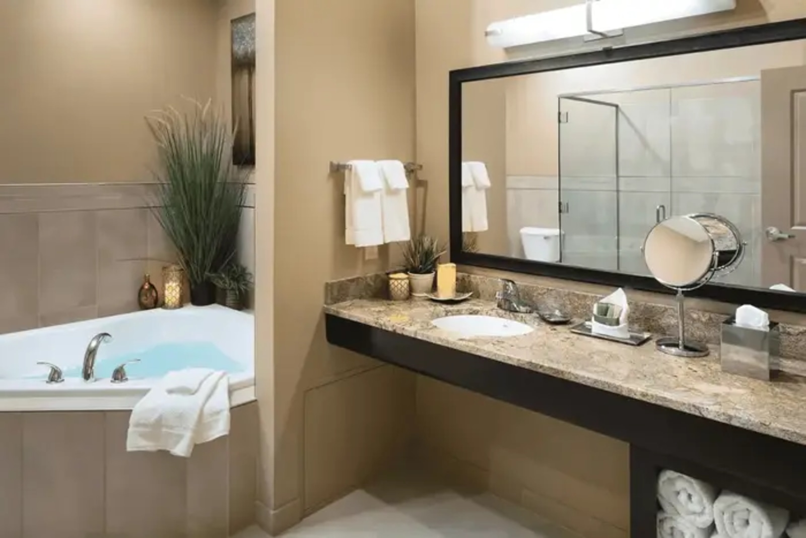 ClubHouse Hotel & Suites Fargo