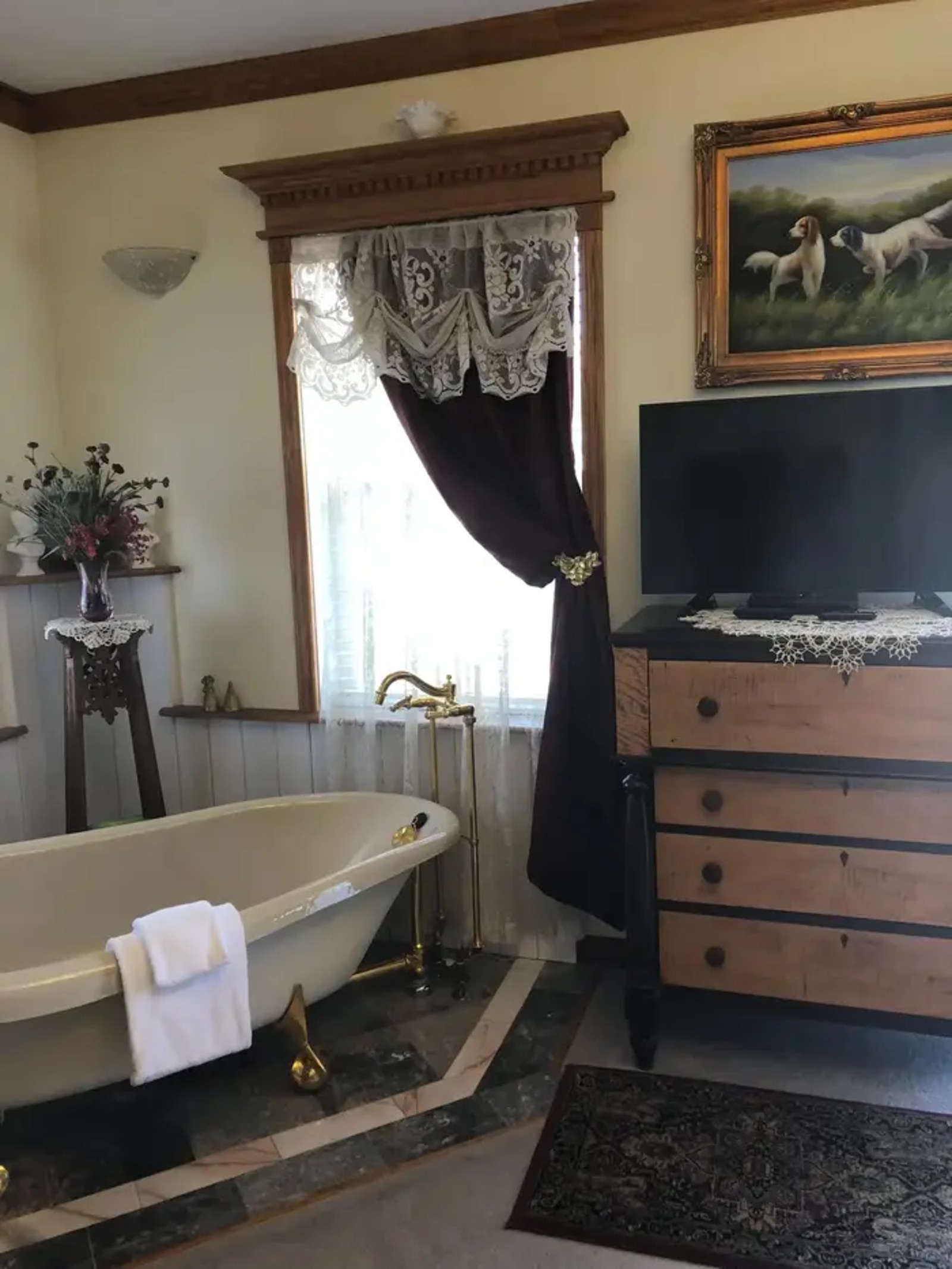 Big Yellow Inn Bed & Breakfast