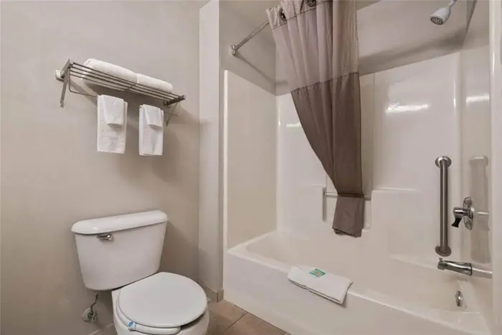 Rodeway Inn & Suites