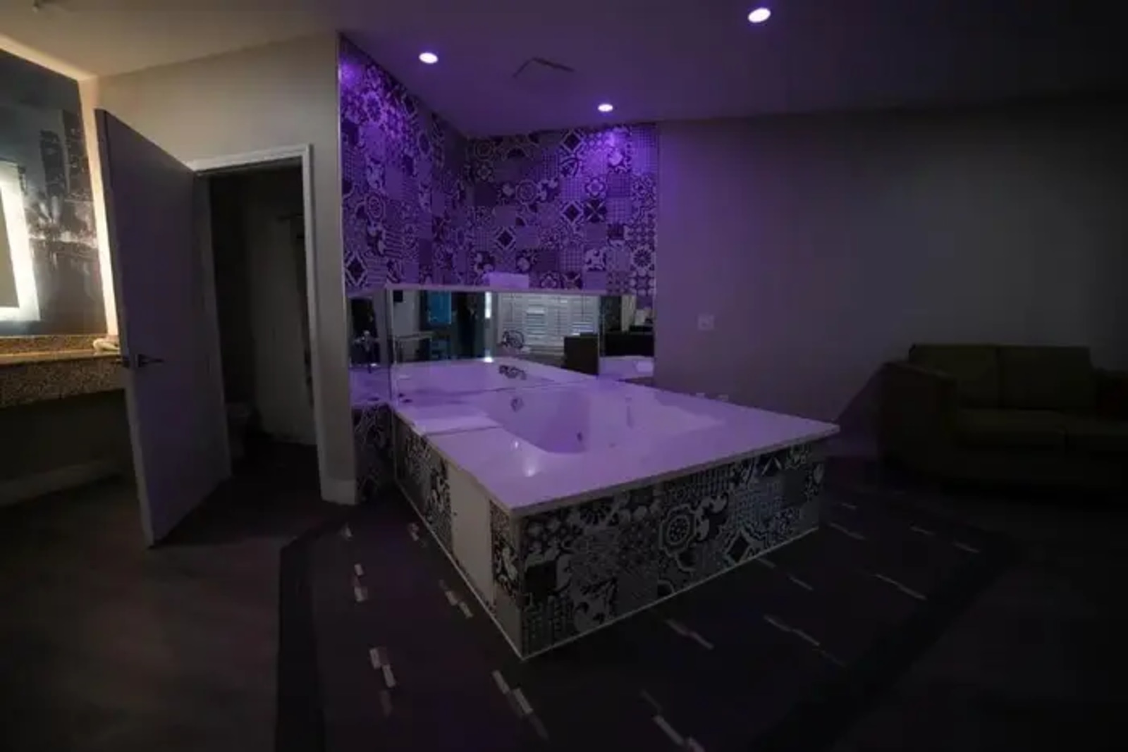 Mid City Inn and Suites