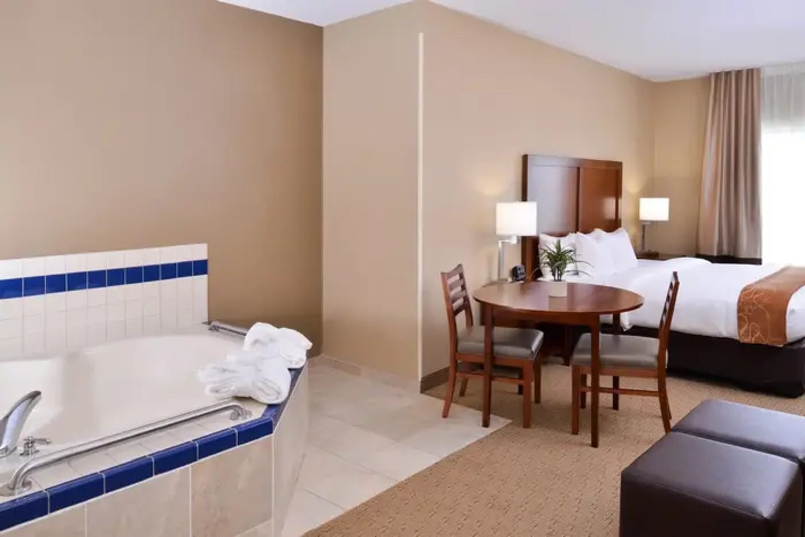 Comfort Suites Elgin