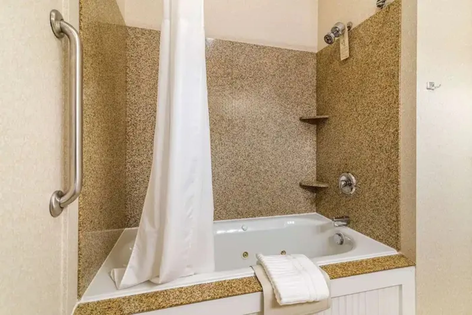 Maine Evergreen Hotel