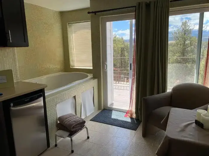 Pikes Peak Paradise Bed + Breakfast