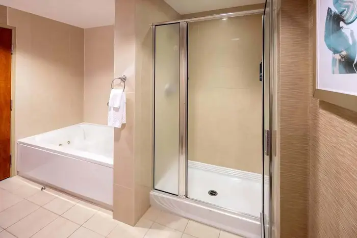 Hilton St. Petersburg Carillon Park - Jacuzzi Suite in St. Petersburg
