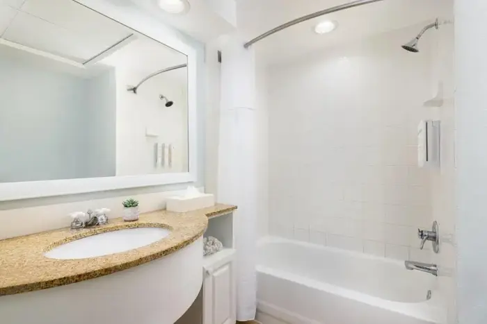 RumFish Beach at TradeWinds - Jacuzzi Suite in St. Pete Beach