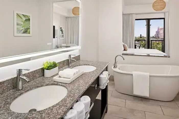 The Hotel Zamora - Jacuzzi Suite in St. Pete Beach