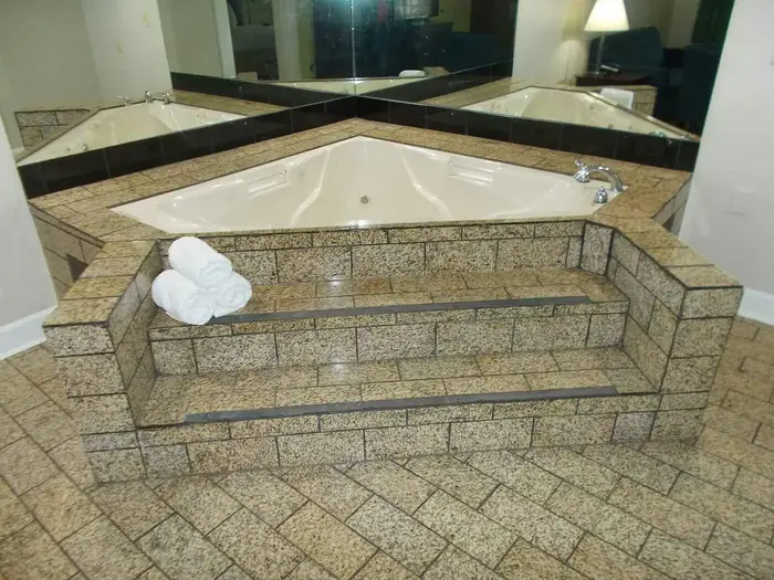 Sure Stay Plus By Best Western St Marys - Jacuzzi Suite in St. Marys