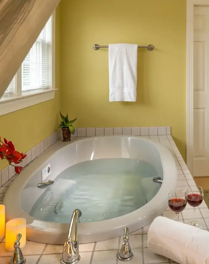 Inn at Huntingfield Creek