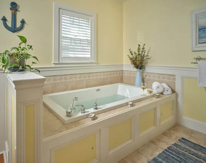 Romantic hotel with private jacuzzi in Massachusetts