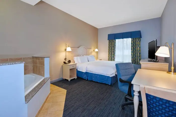 Hampton Inn & Suites Cape Cod-West Yarmouth - Jacuzzi Suite in West Yarmouth, Yarmouth