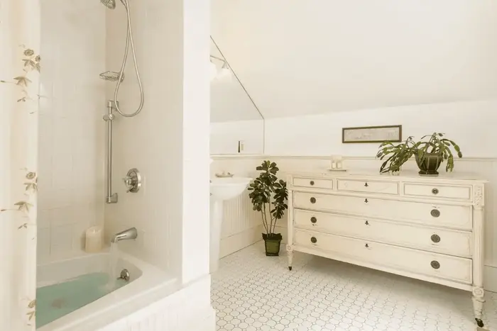 Captain Farris House - Jacuzzi Suite in South Yarmouth, Yarmouth