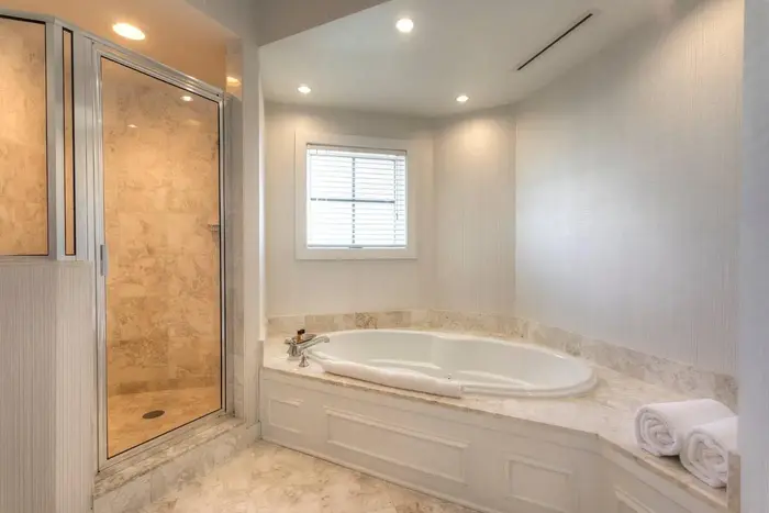 Inn at Bay Harbor, Autograph Collection - Jacuzzi Suite in Bay Harbor, Petoskey