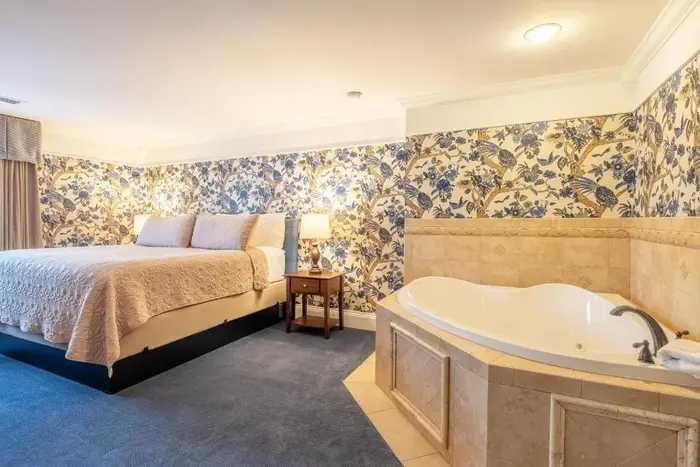 The Red Coach Inn Historic Bed and Breakfast