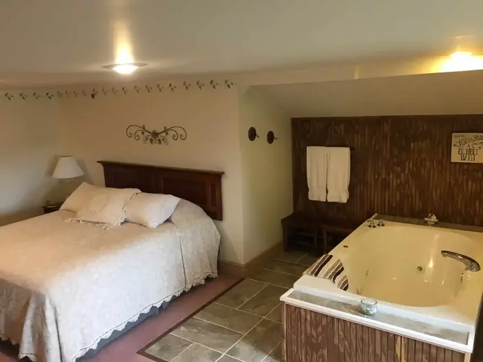 OAK VALLEY INN & SUITES